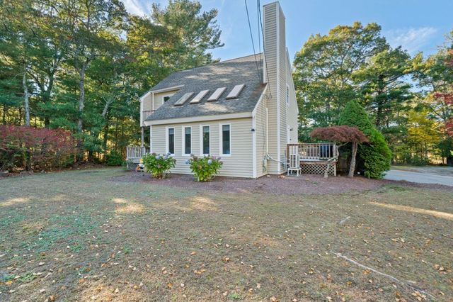 10 Spectacle Pond Terrace, Wareham, MA 02538
