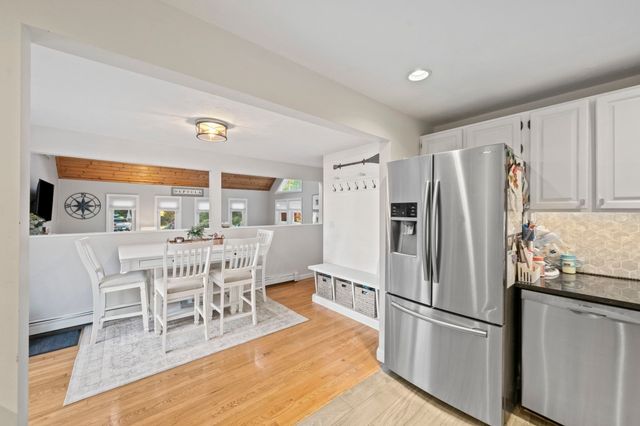 10 Spectacle Pond Terrace, Wareham, MA 02538