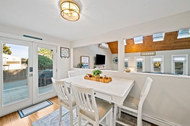 10 Spectacle Pond Terrace, Wareham, MA 02538