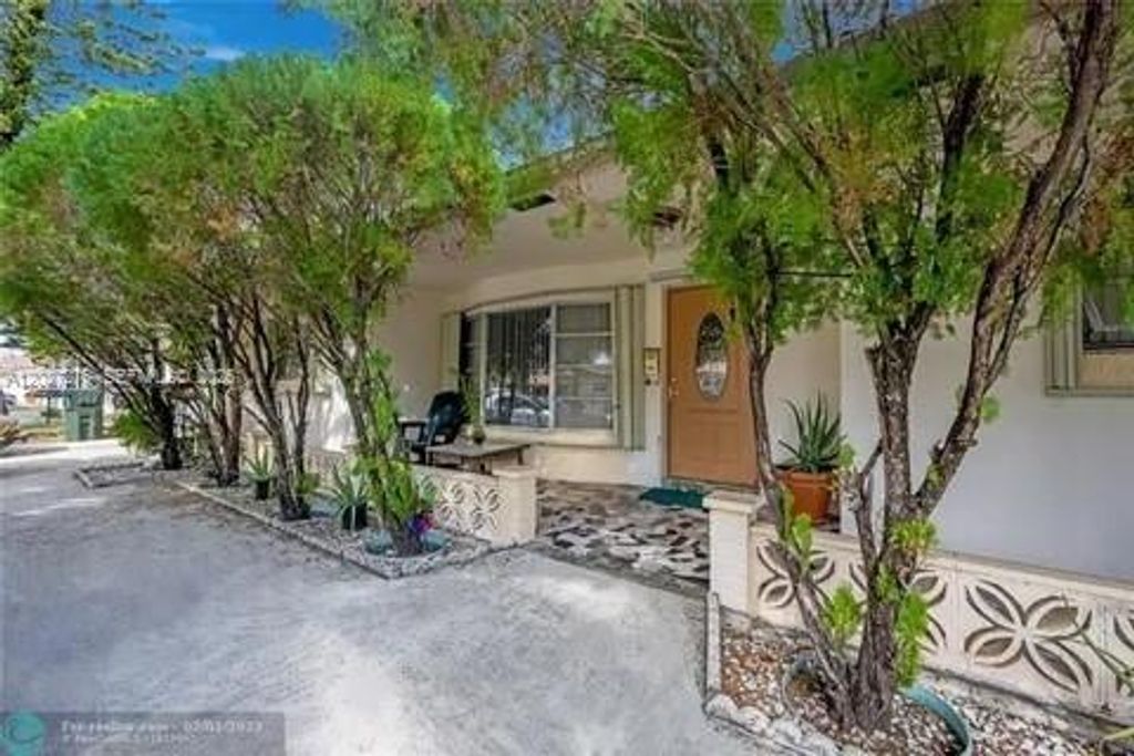 1109 NE 4th Court, Hallandale Beach, FL 33009