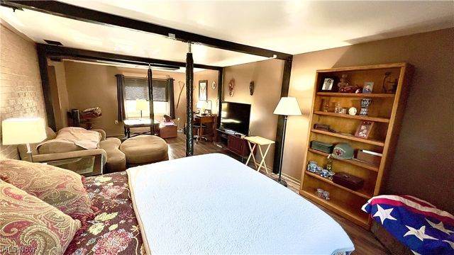 2933 Crestwood Drive NW, Warren, OH 44485
