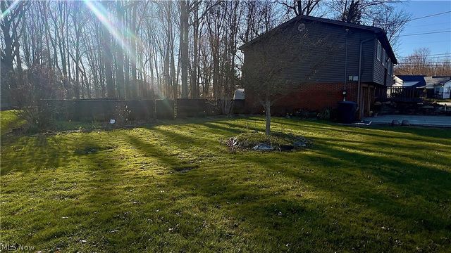 2933 Crestwood Drive NW, Warren, OH 44485