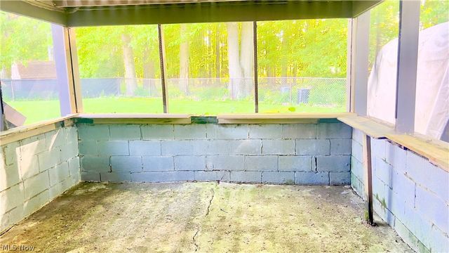 2933 Crestwood Drive NW, Warren, OH 44485