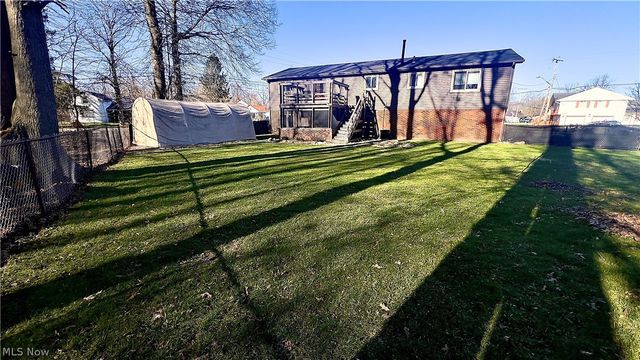 2933 Crestwood Drive NW, Warren, OH 44485