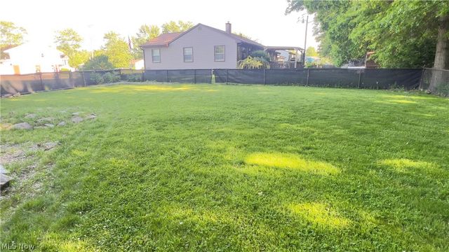 2933 Crestwood Drive NW, Warren, OH 44485