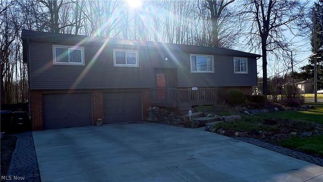 2933 Crestwood Drive NW, Warren, OH 44485