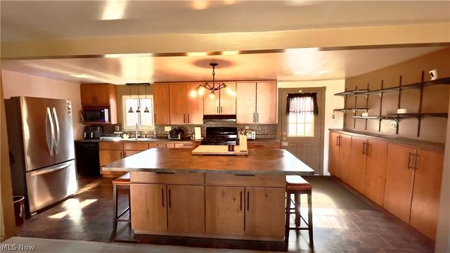 2933 Crestwood Drive NW, Warren, OH 44485