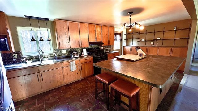 2933 Crestwood Drive NW, Warren, OH 44485