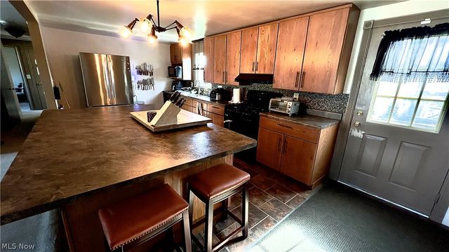2933 Crestwood Drive NW, Warren, OH 44485
