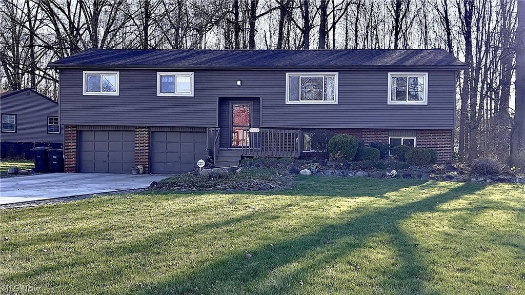2933 Crestwood Drive NW, Warren, OH 44485