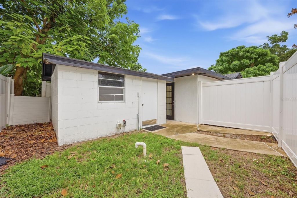 1711 WHITE AVENUE B2, Orlando, FL 32806