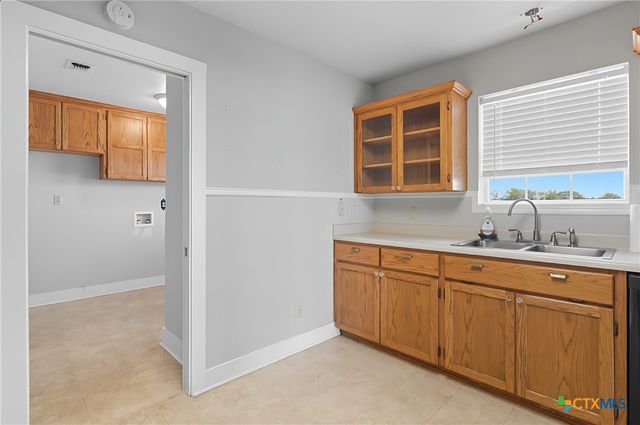 3752 Fm-77, Nixon, TX 78140