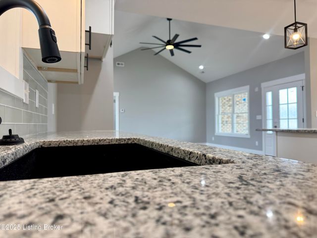 310 Turnbury Ln, Bardstown, KY 40004