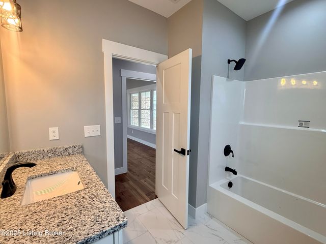 310 Turnbury Ln, Bardstown, KY 40004