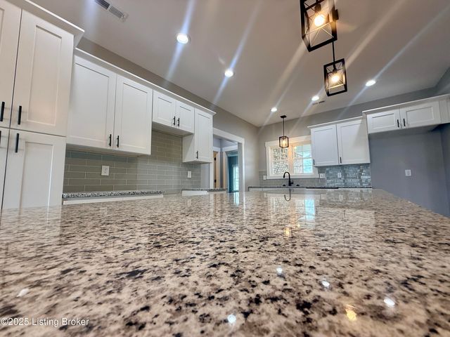 310 Turnbury Ln, Bardstown, KY 40004