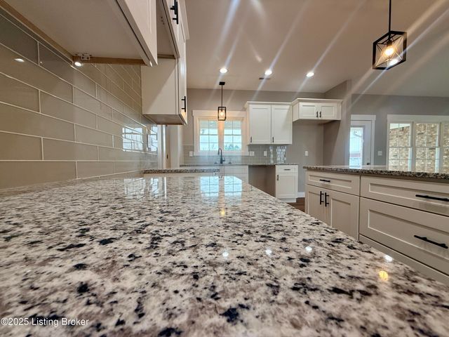 310 Turnbury Ln, Bardstown, KY 40004