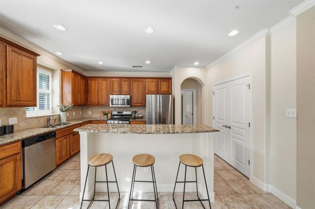 6705 Covered Bridge DR 8, Austin, TX 78736