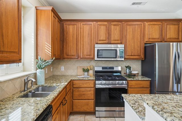 6705 Covered Bridge DR 8, Austin, TX 78736