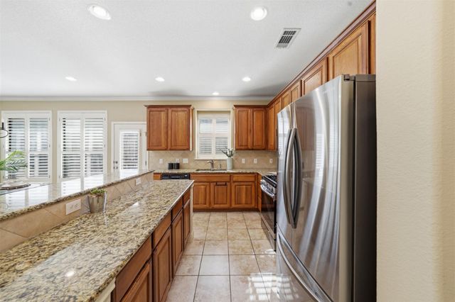 6705 Covered Bridge DR 8, Austin, TX 78736