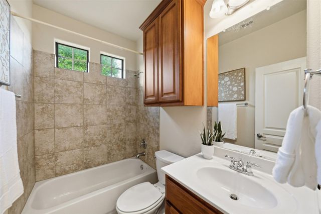 6705 Covered Bridge DR 8, Austin, TX 78736