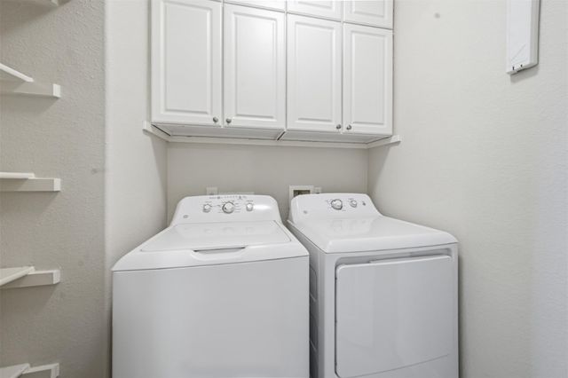 6705 Covered Bridge DR 8, Austin, TX 78736