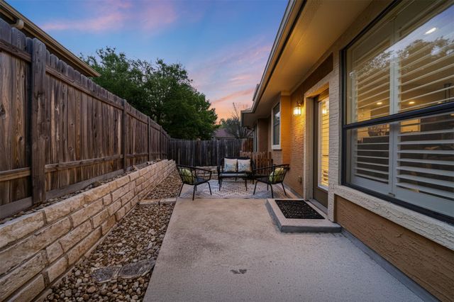 6705 Covered Bridge DR 8, Austin, TX 78736