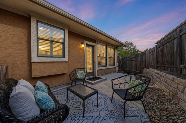 6705 Covered Bridge DR 8, Austin, TX 78736