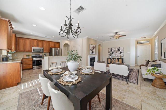 6705 Covered Bridge DR 8, Austin, TX 78736