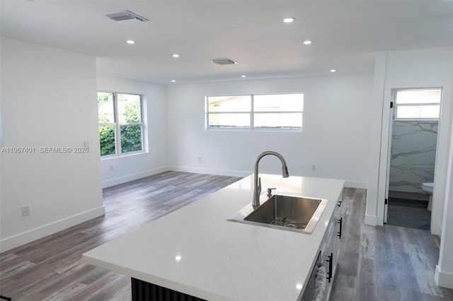 2600 NW 108th St, Miami, FL 33167