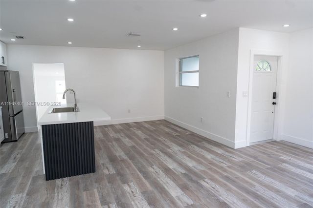 2600 NW 108th St, Miami, FL 33167