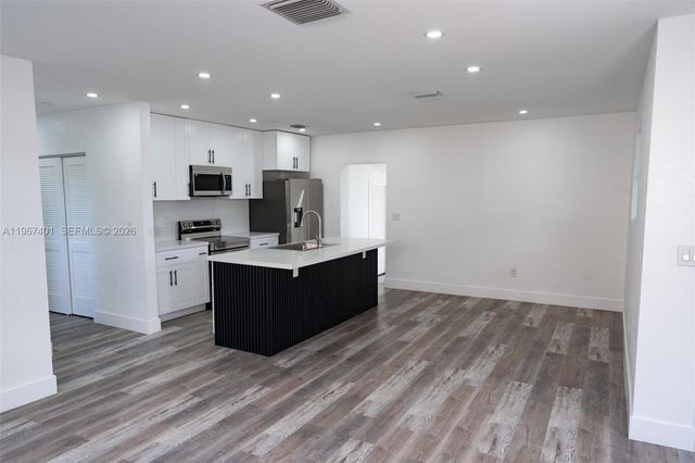 2600 NW 108th St, Miami, FL 33167