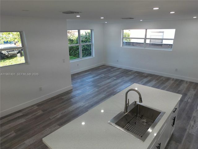 2600 NW 108th St, Miami, FL 33167