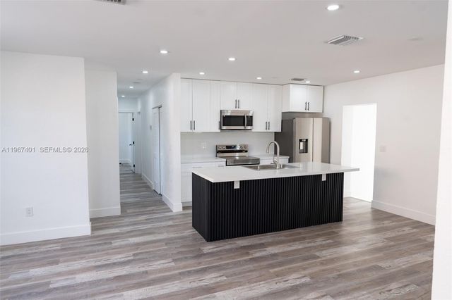 2600 NW 108th St, Miami, FL 33167