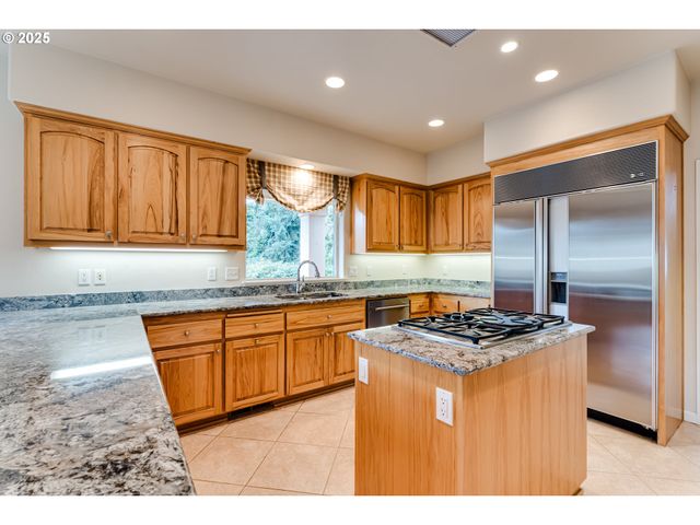 875 SAND Ave, Eugene, OR 97401