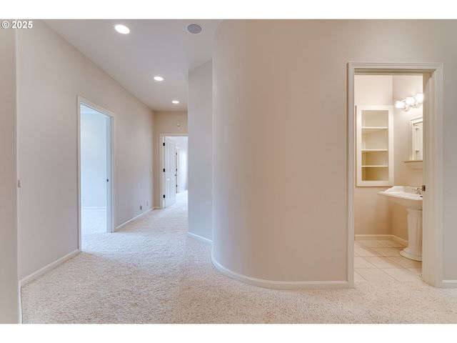 875 SAND Ave, Eugene, OR 97401