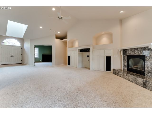 875 SAND Ave, Eugene, OR 97401