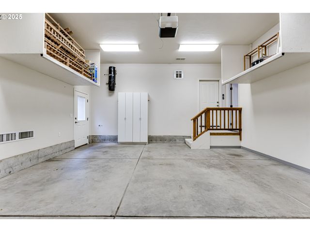 875 SAND Ave, Eugene, OR 97401