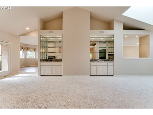 875 SAND Ave, Eugene, OR 97401