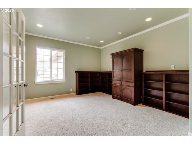 875 SAND Ave, Eugene, OR 97401