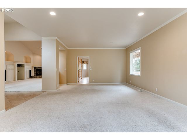 875 SAND Ave, Eugene, OR 97401