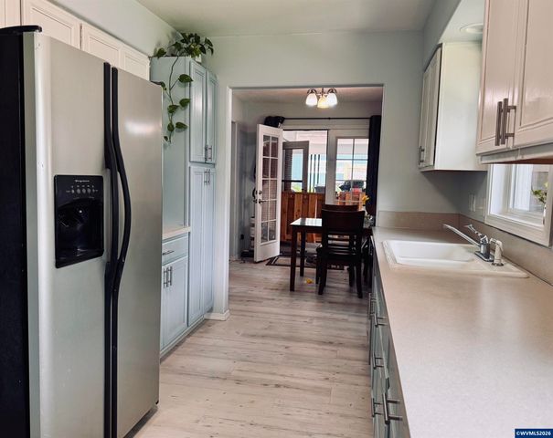 356 NE 10th Av, Canby, OR 97013