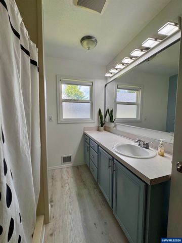 356 NE 10th Av, Canby, OR 97013