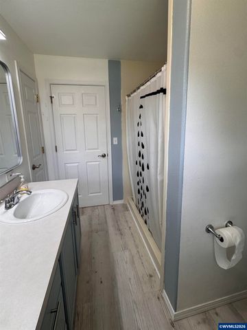 356 NE 10th Av, Canby, OR 97013