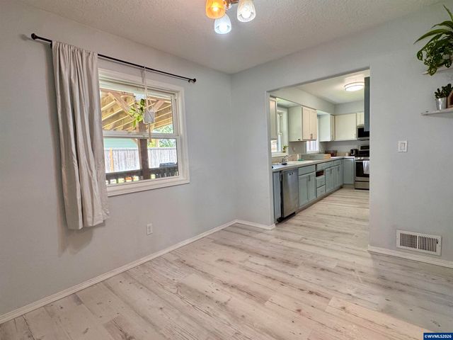 356 NE 10th Av, Canby, OR 97013