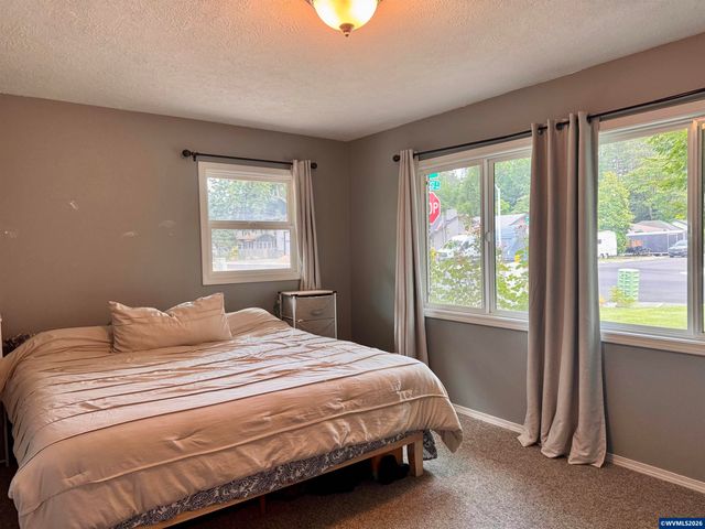 356 NE 10th Av, Canby, OR 97013