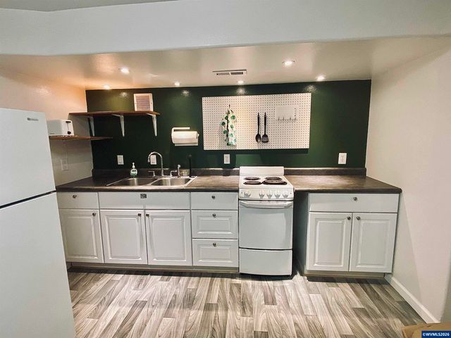 356 NE 10th Av, Canby, OR 97013