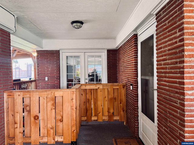 356 NE 10th Av, Canby, OR 97013