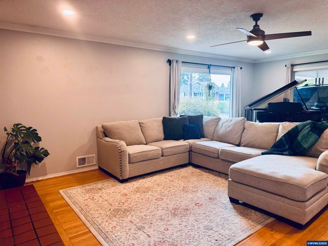 356 NE 10th Av, Canby, OR 97013