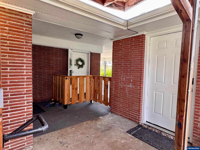 356 NE 10th Av, Canby, OR 97013