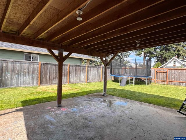 356 NE 10th Av, Canby, OR 97013